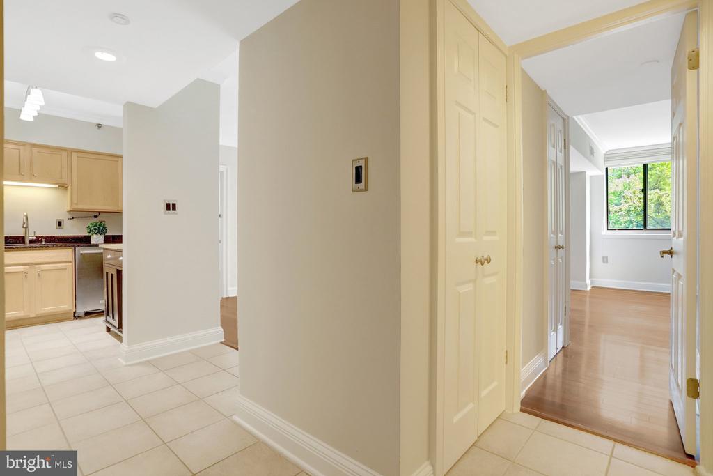 1001 N RANDOLPH STREET Unit: 302