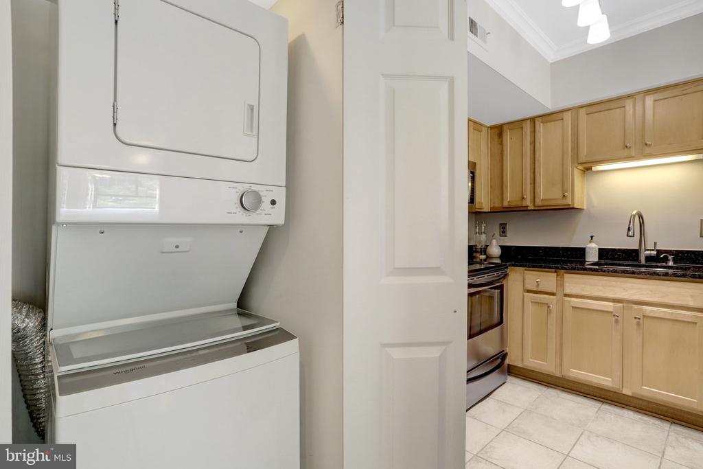 1001 N RANDOLPH STREET Unit: 302