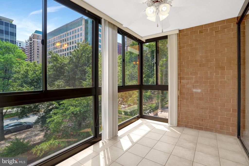 1001 N RANDOLPH STREET Unit: 302