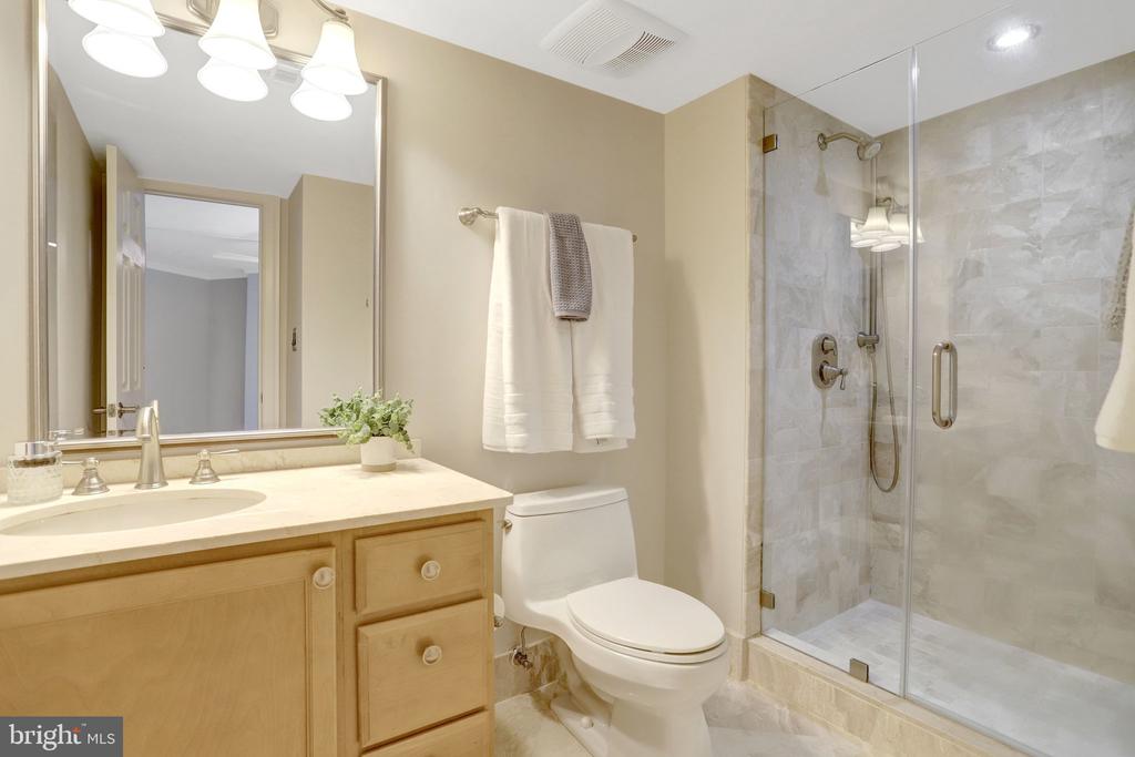 1001 N RANDOLPH STREET Unit: 302
