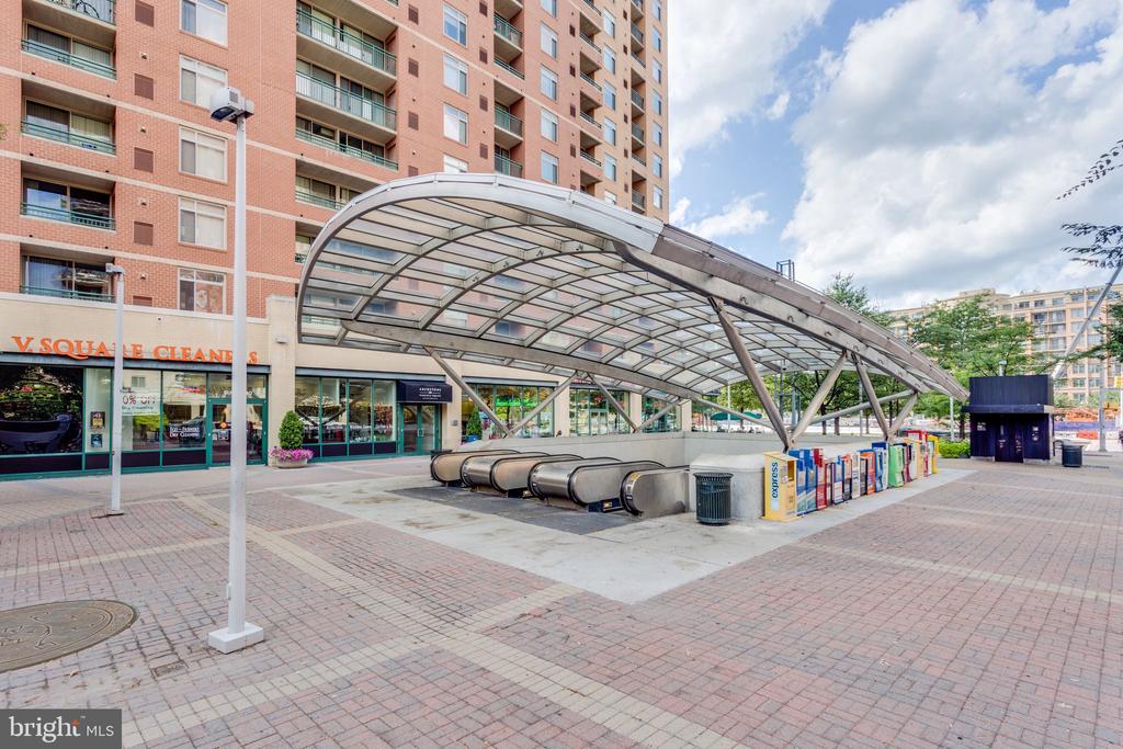 1001 N RANDOLPH STREET Unit: 302