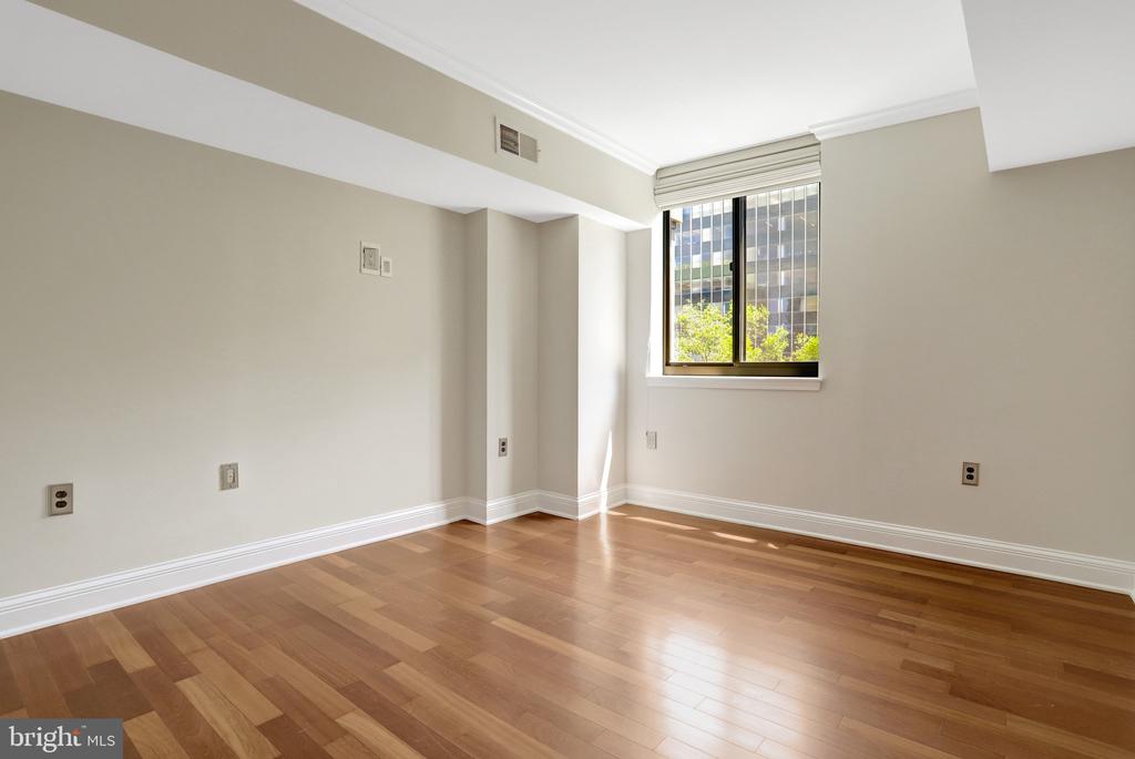 1001 N RANDOLPH STREET Unit: 302