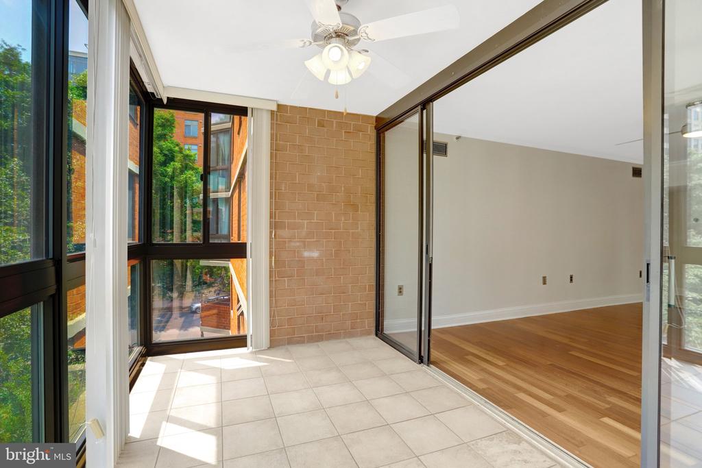 1001 N RANDOLPH STREET Unit: 302