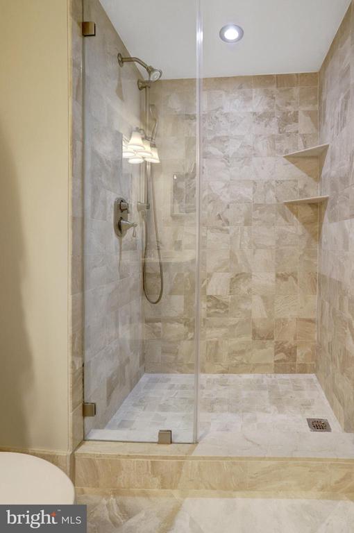 1001 N RANDOLPH STREET Unit: 302