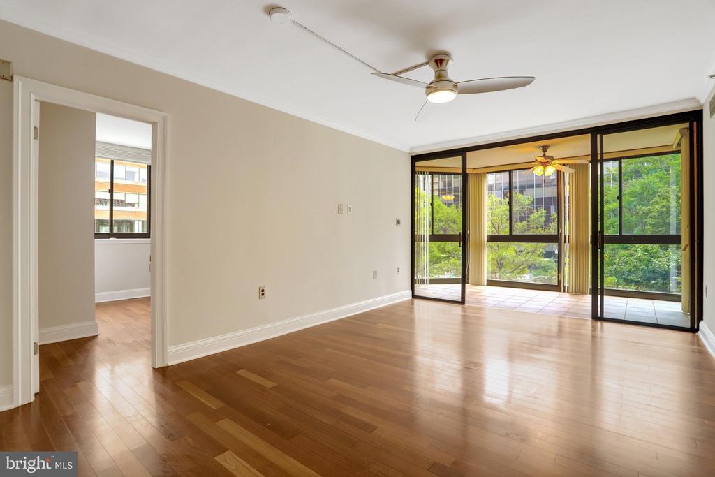 1001 N RANDOLPH STREET Unit: 302