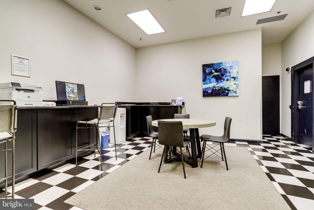 1001 N RANDOLPH STREET Unit: 302