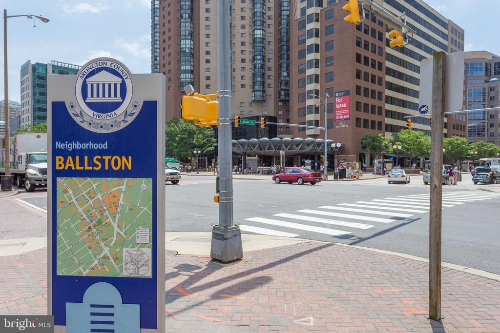 1001 N RANDOLPH STREET Unit: 302