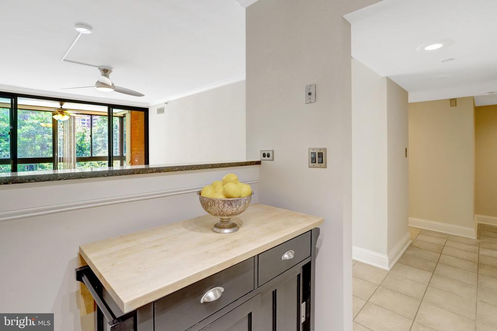 1001 N RANDOLPH STREET Unit: 302