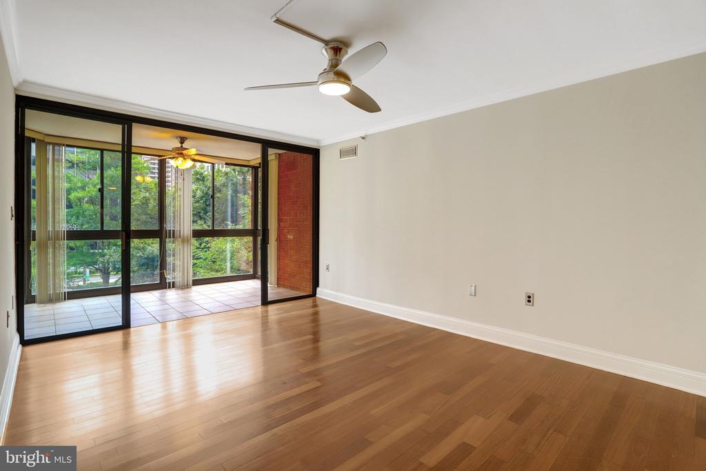 1001 N RANDOLPH STREET Unit: 302