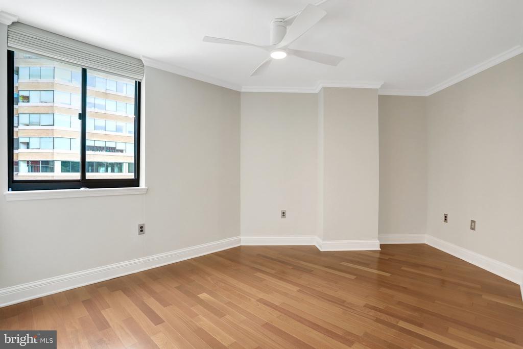 1001 N RANDOLPH STREET Unit: 302