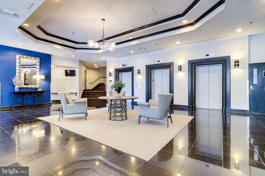 1001 N RANDOLPH STREET Unit: 302