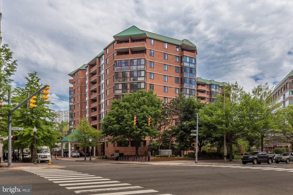 1001 N RANDOLPH STREET Unit: 302