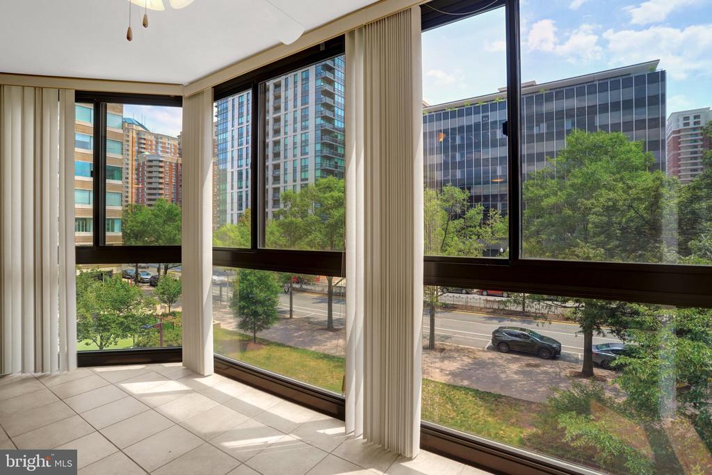 1001 N RANDOLPH STREET Unit: 302
