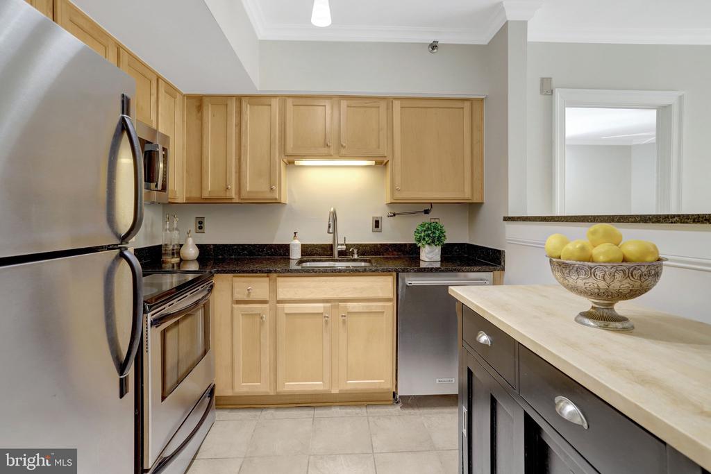 1001 N RANDOLPH STREET Unit: 302