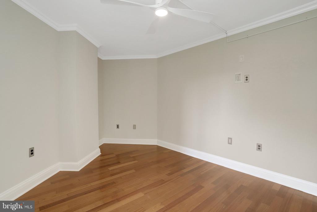 1001 N RANDOLPH STREET Unit: 302