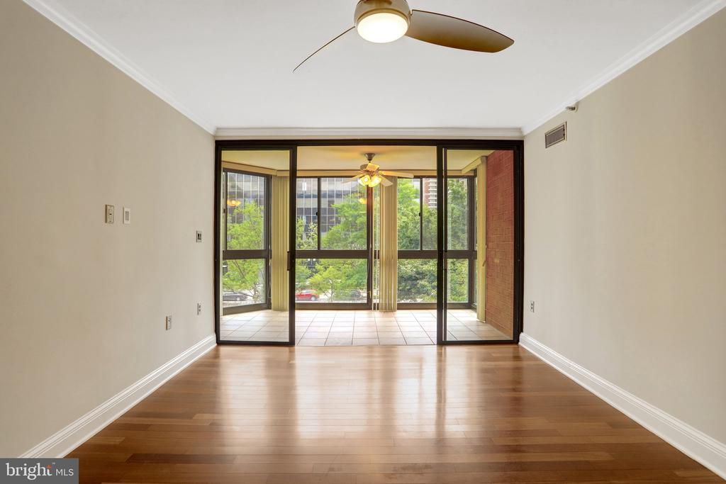 1001 N RANDOLPH STREET Unit: 302