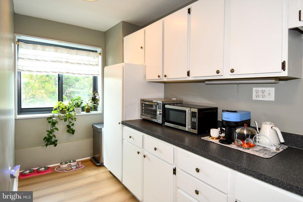 1300 S ARLINGTON RIDGE ROAD Unit: 204