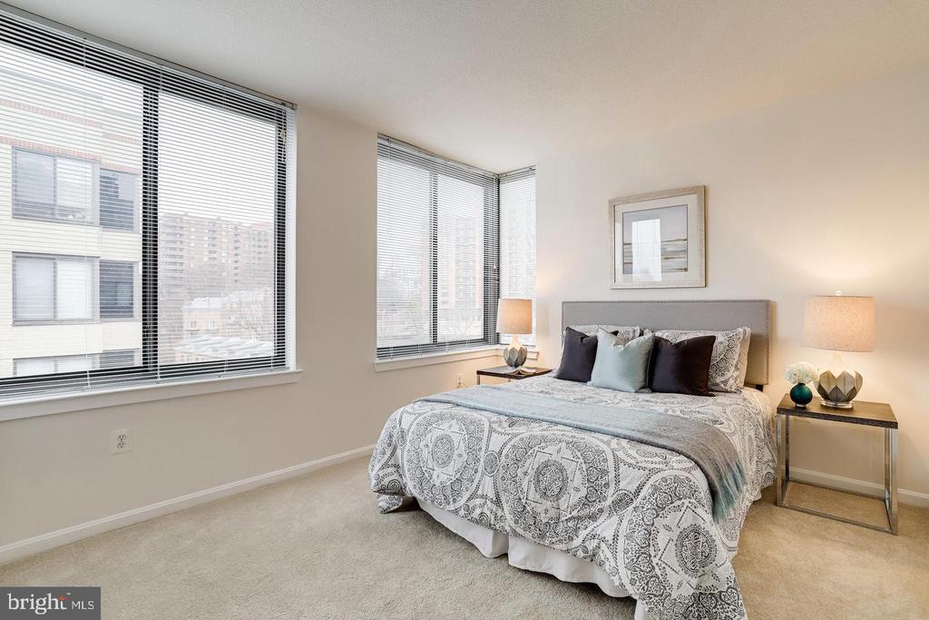 2220 FAIRFAX DRIVE N Unit: 803