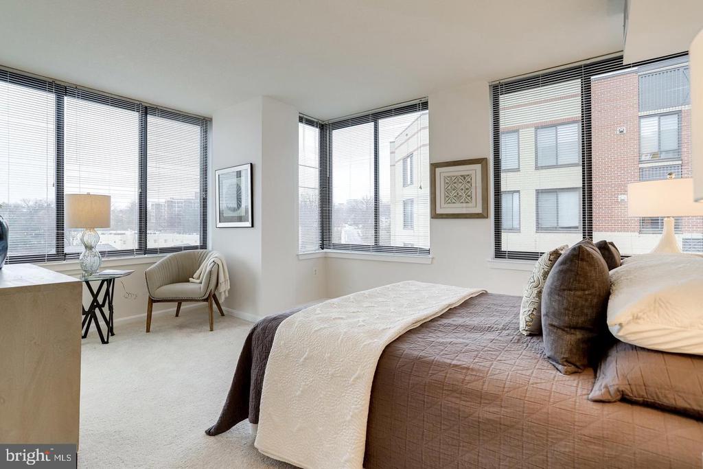 2220 FAIRFAX DRIVE N Unit: 803