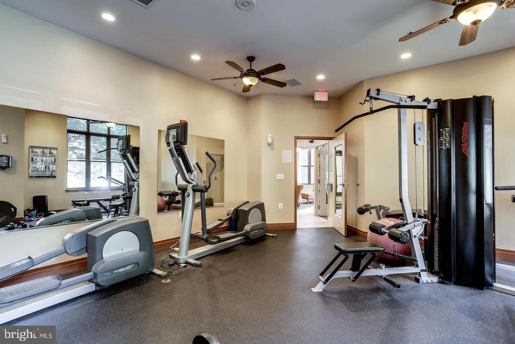 2220 FAIRFAX DRIVE N Unit: 803