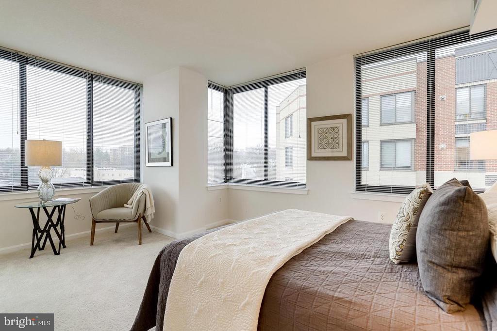 2220 FAIRFAX DRIVE N Unit: 803