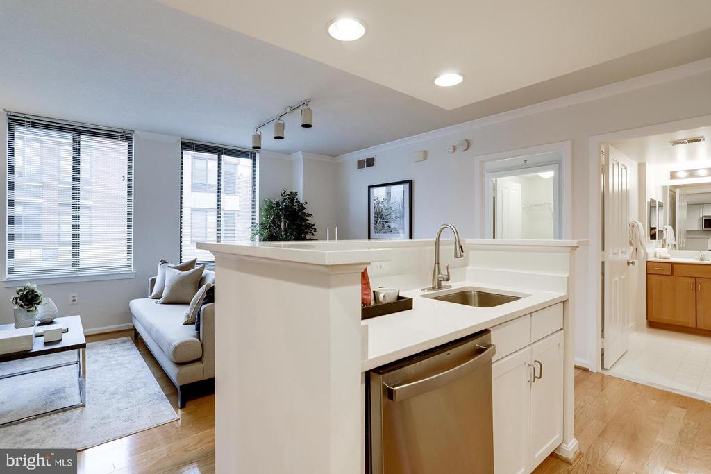 2220 FAIRFAX DRIVE N Unit: 803