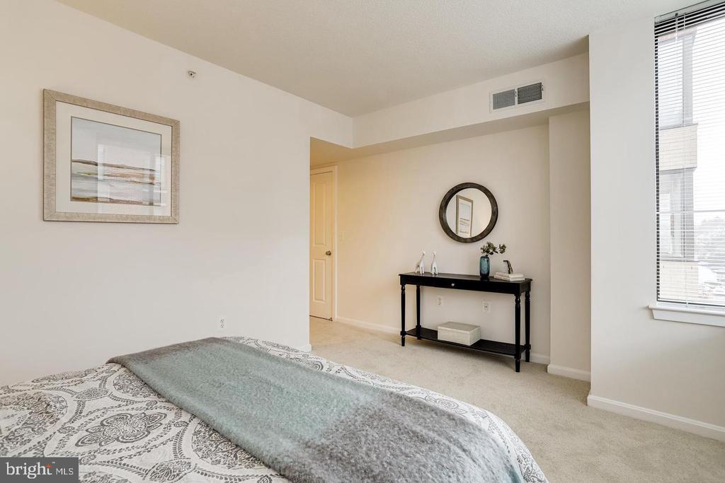 2220 FAIRFAX DRIVE N Unit: 803
