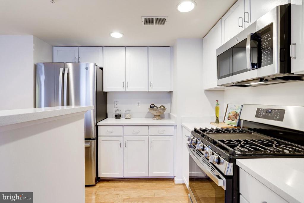 2220 FAIRFAX DRIVE N Unit: 803
