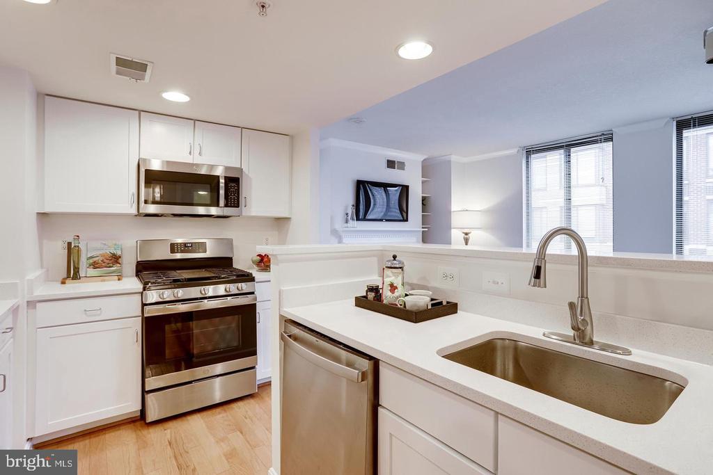 2220 FAIRFAX DRIVE N Unit: 803