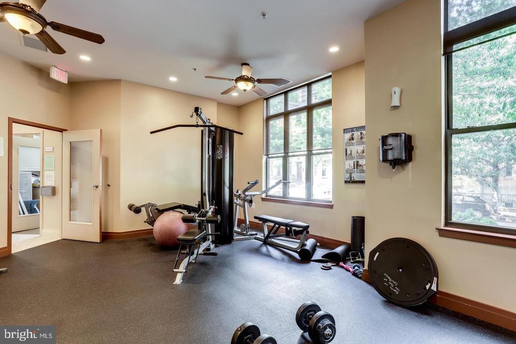 2220 FAIRFAX DRIVE N Unit: 803
