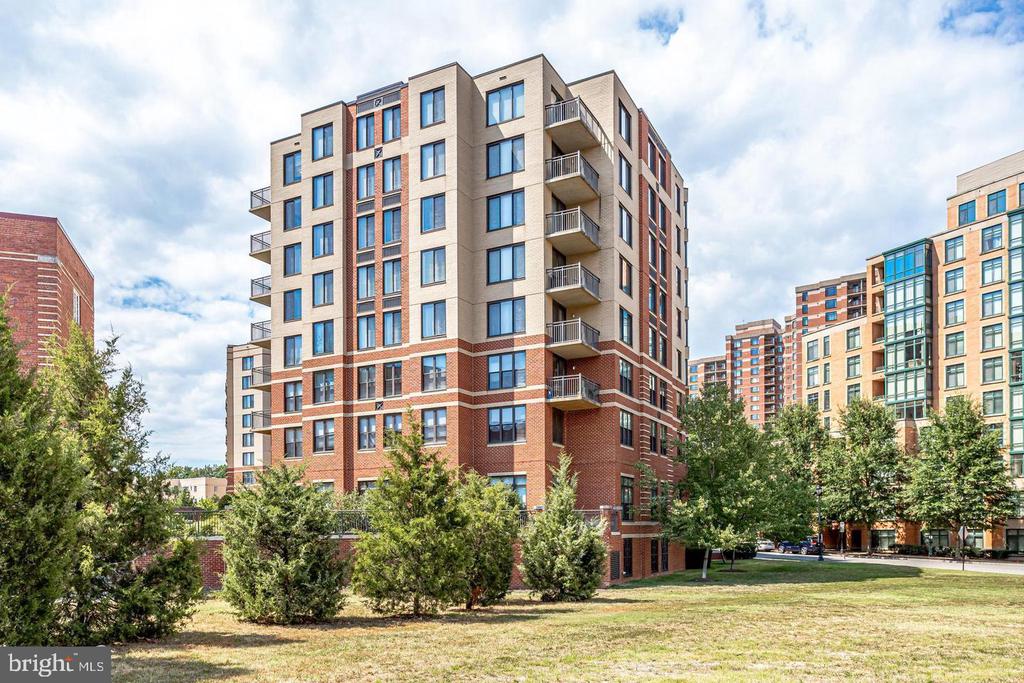 2220 FAIRFAX DRIVE N Unit: 803