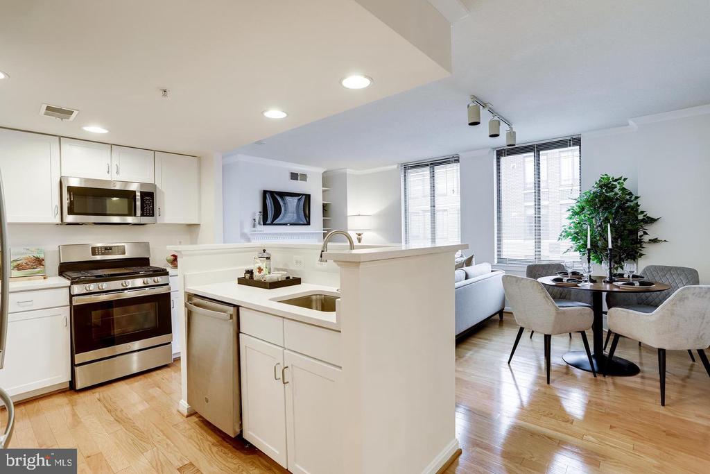 2220 FAIRFAX DRIVE N Unit: 803