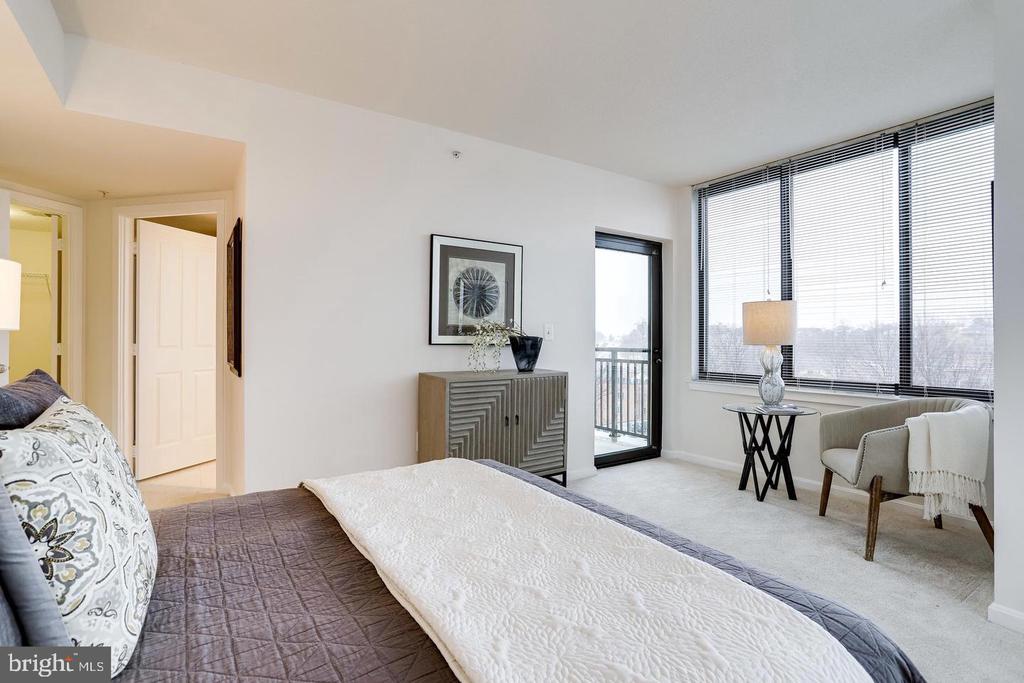 2220 FAIRFAX DRIVE N Unit: 803