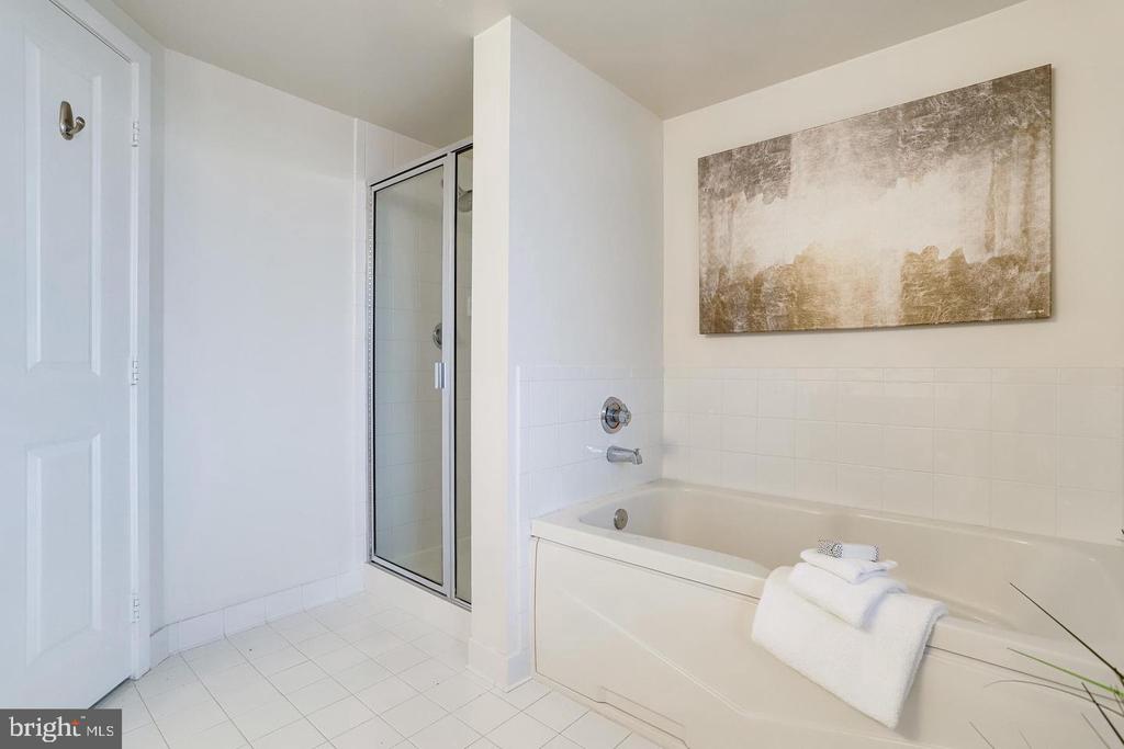 2220 FAIRFAX DRIVE N Unit: 803