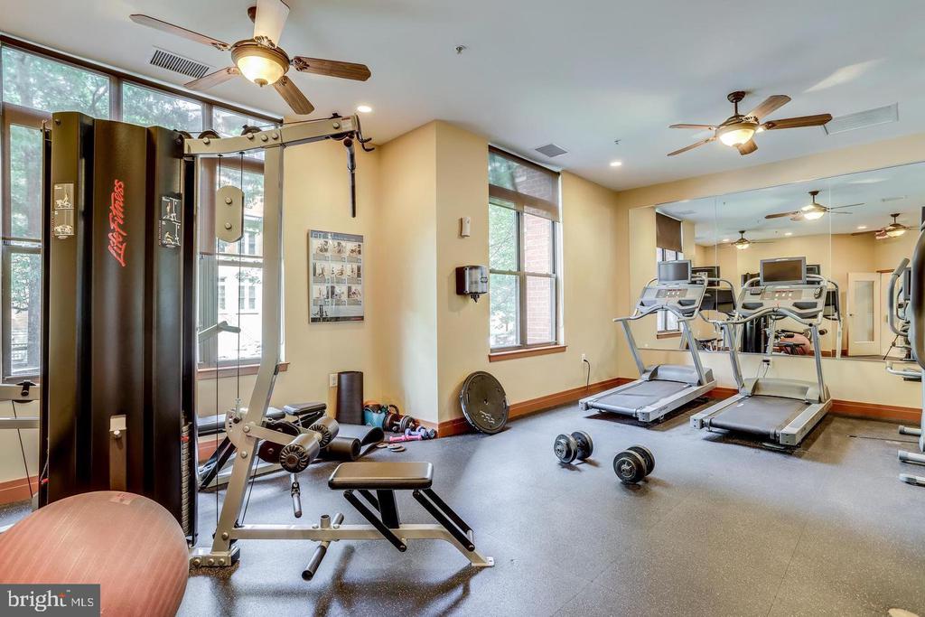 2220 FAIRFAX DRIVE N Unit: 803