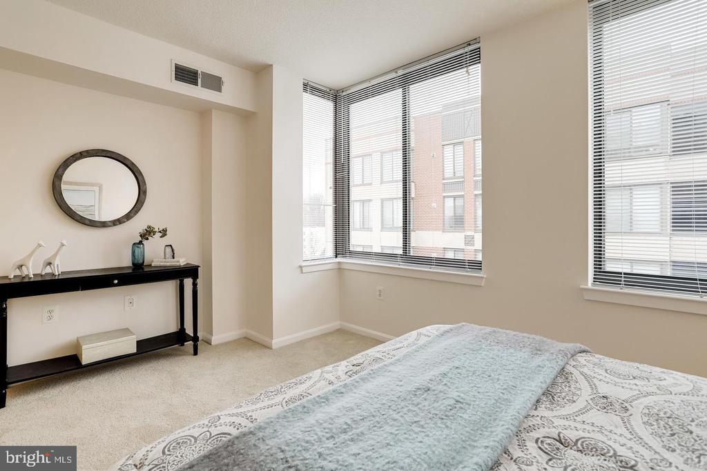 2220 FAIRFAX DRIVE N Unit: 803