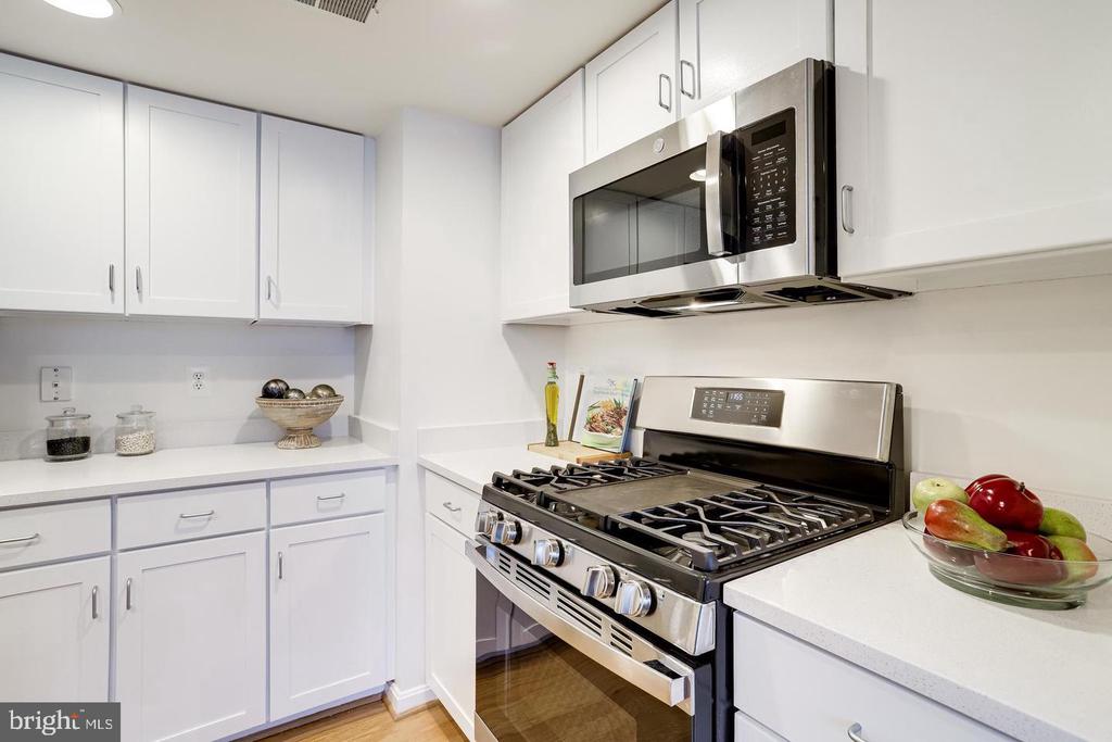 2220 FAIRFAX DRIVE N Unit: 803