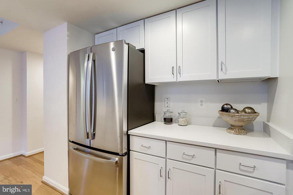 2220 FAIRFAX DRIVE N Unit: 803