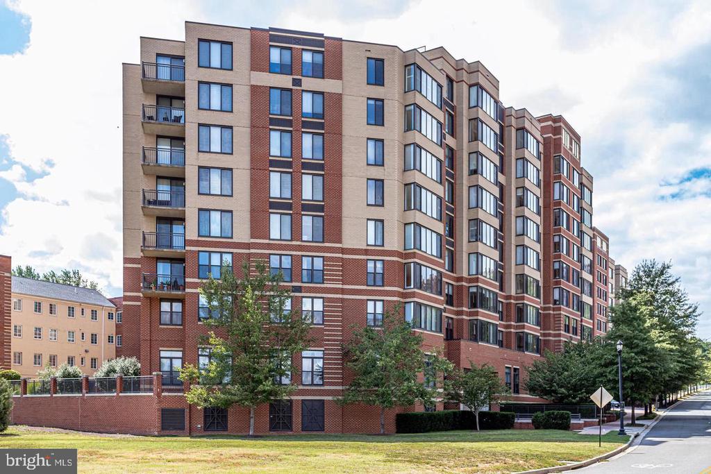 2220 FAIRFAX DRIVE N Unit: 803