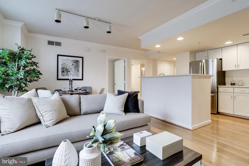 2220 FAIRFAX DRIVE N Unit: 803