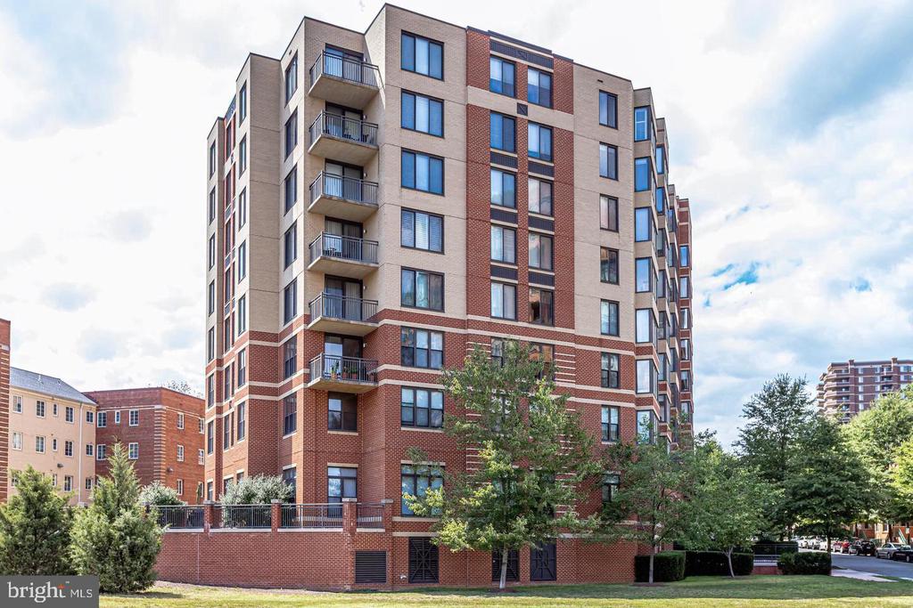 2220 FAIRFAX DRIVE N Unit: 803