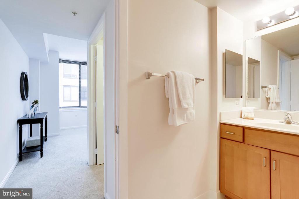 2220 FAIRFAX DRIVE N Unit: 803