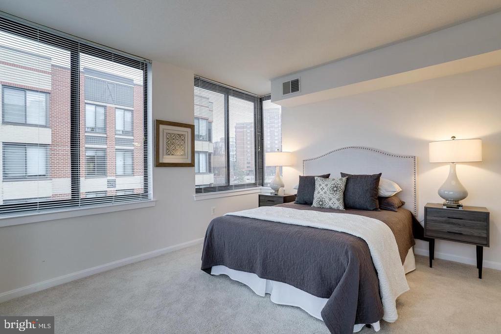 2220 FAIRFAX DRIVE N Unit: 803