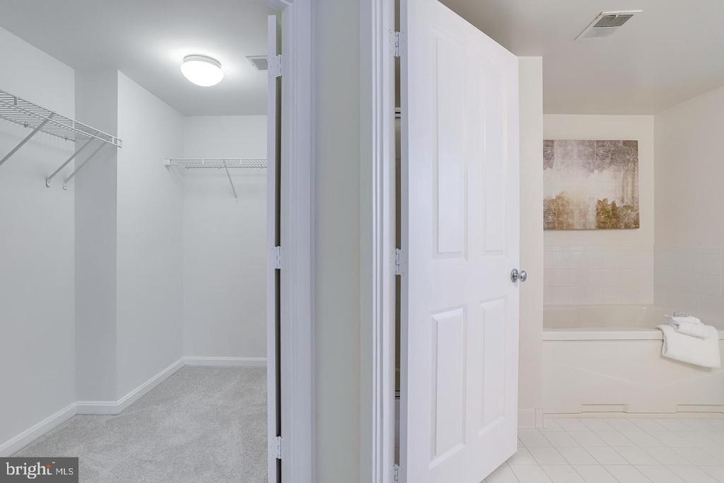 2220 FAIRFAX DRIVE N Unit: 803