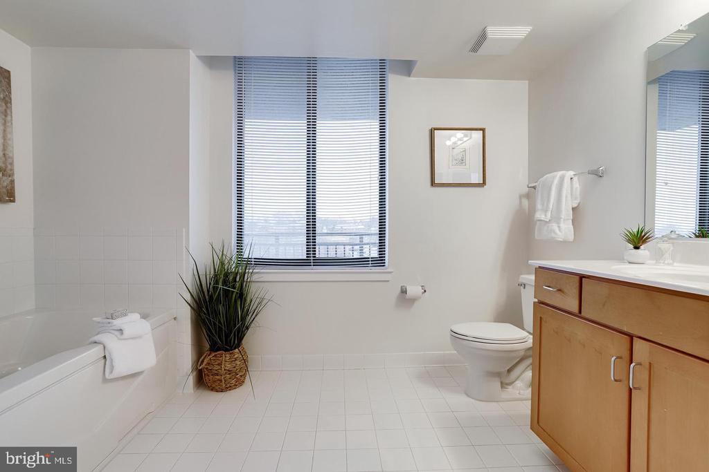 2220 FAIRFAX DRIVE N Unit: 803