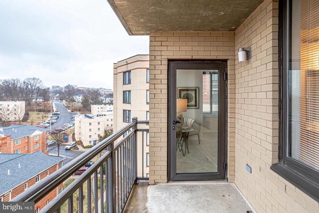 2220 FAIRFAX DRIVE N Unit: 803