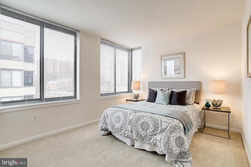 2220 FAIRFAX DRIVE N Unit: 803