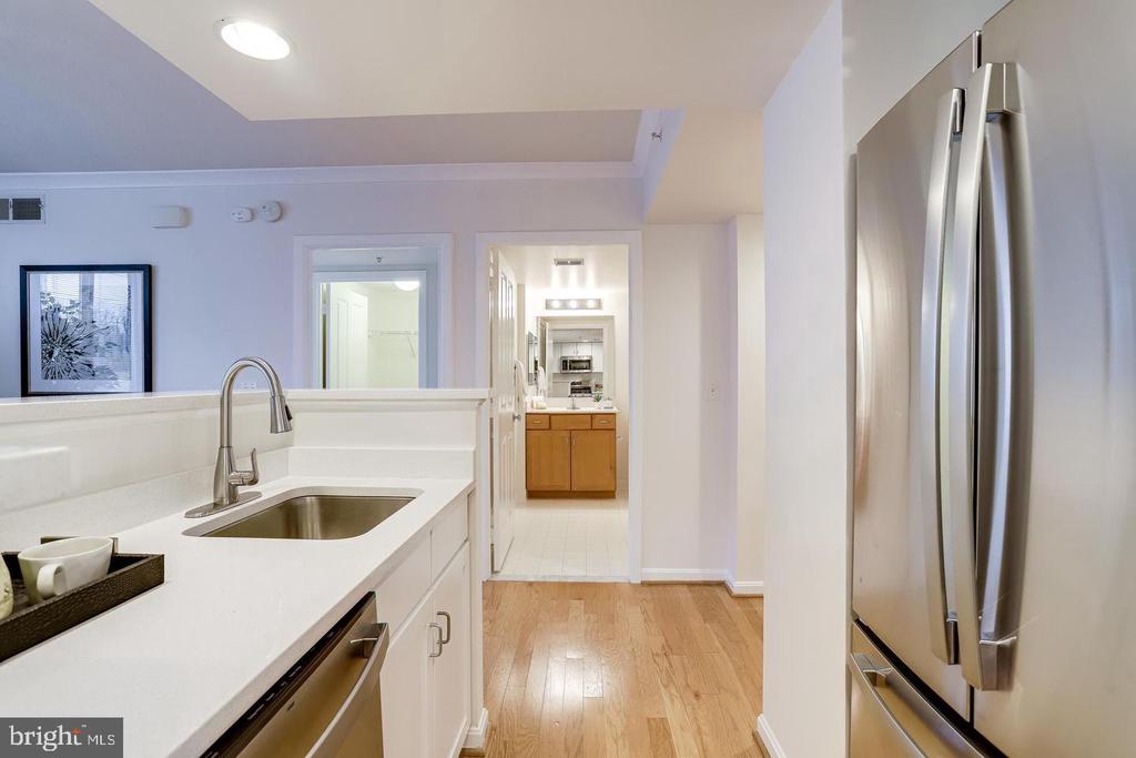 2220 FAIRFAX DRIVE N Unit: 803