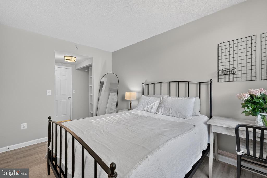 3830 9TH STREET N Unit: 207W