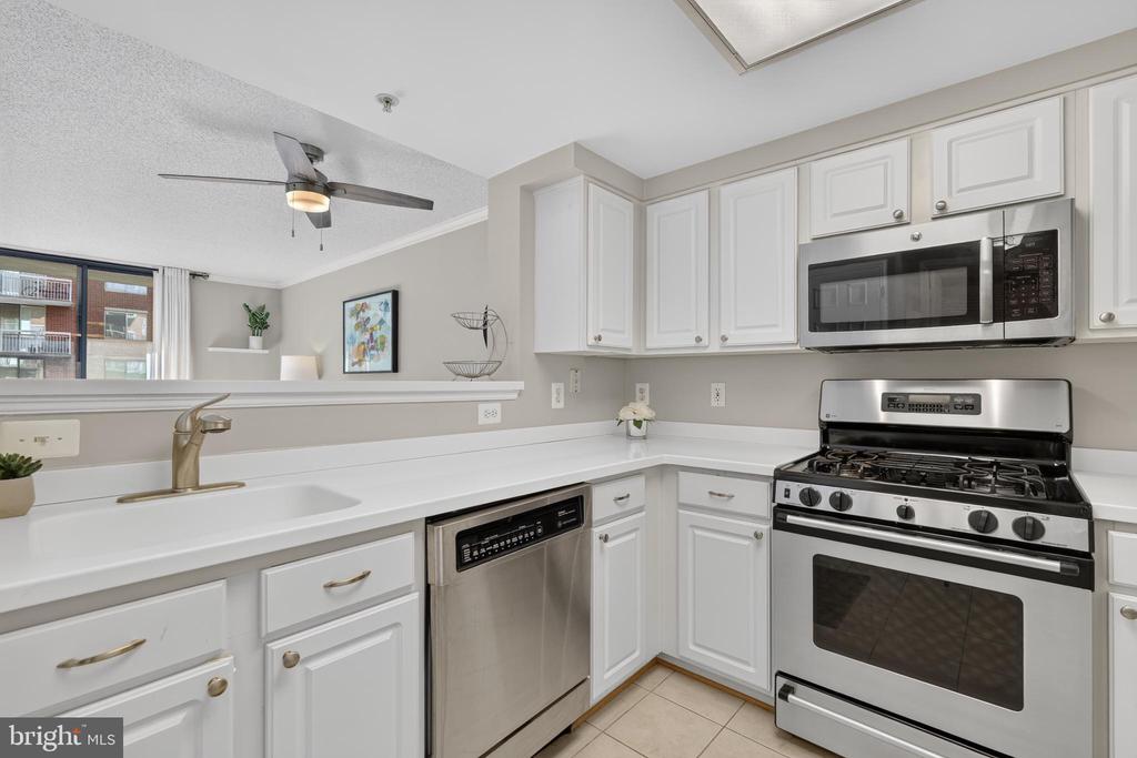 3830 9TH STREET N Unit: 207W